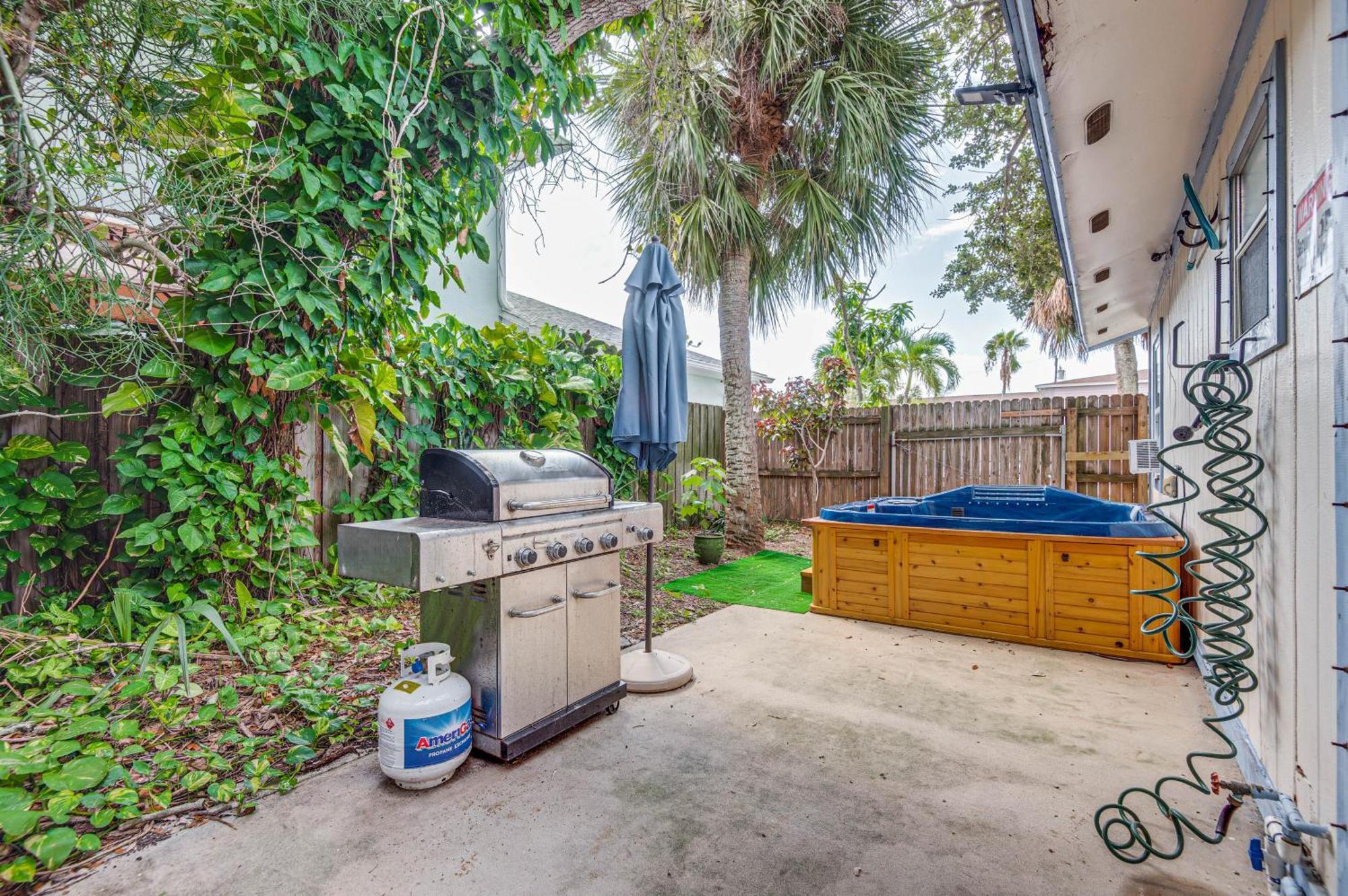 Cape Canaveral Cottage With Hot Tub Walk To Beach Eksteriør bilde
